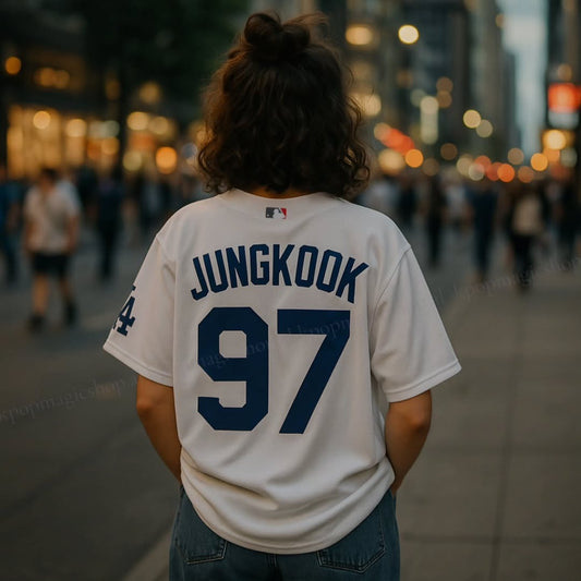 Jersey në stilin e K-popit – vetëm te KpopMagicShop.al ⚾