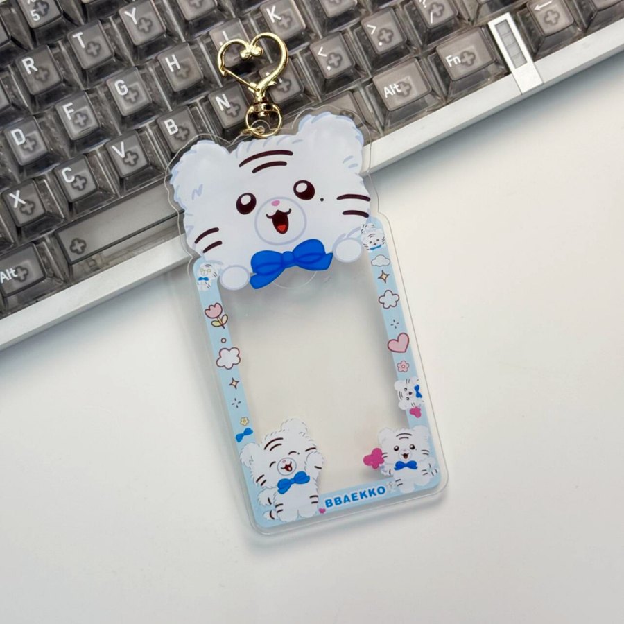 ILLIT cartoon photocard frame keyring design 3