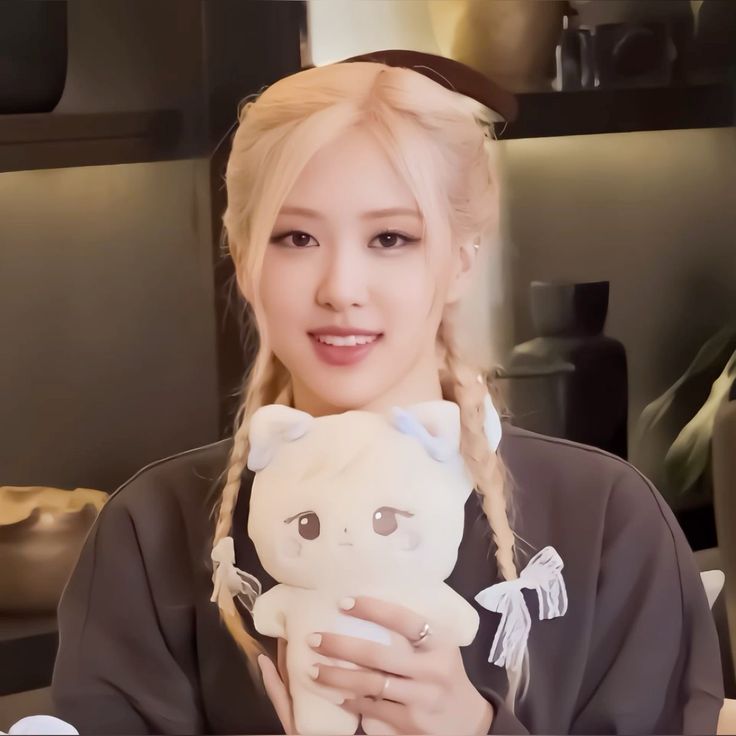 [PRE-ORDER] Blackpink ROSIE Born Pink Plushie (25cm)