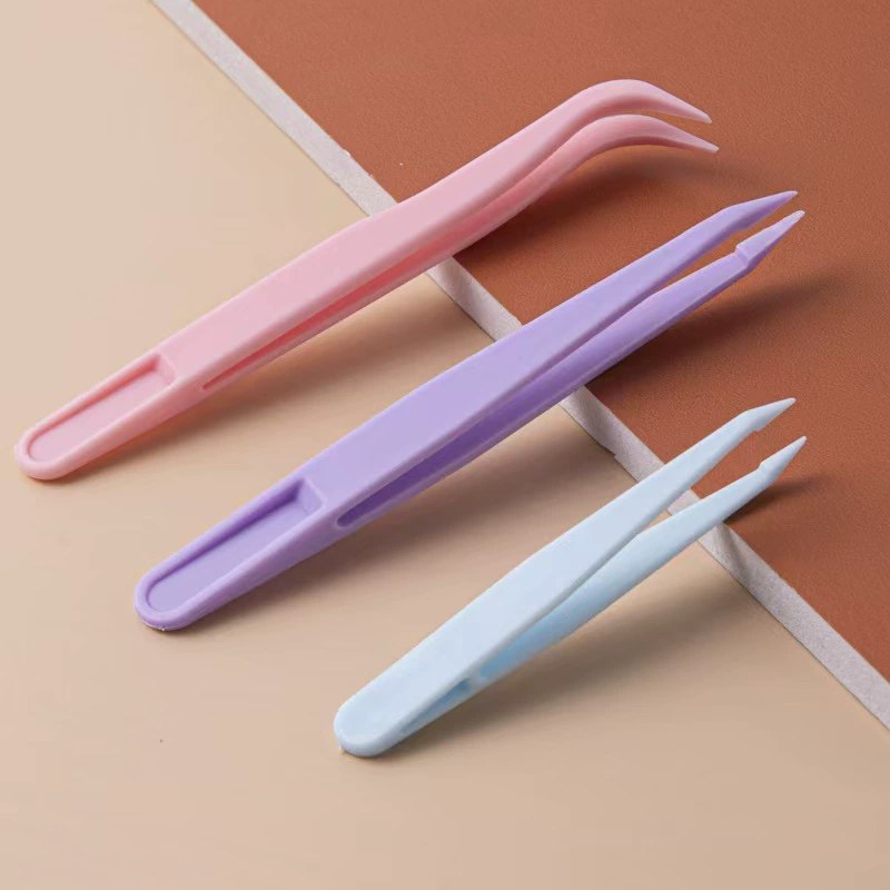 Curved craft tweezers detail