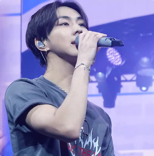 [PRE-ORDER] ENHYPEN 'Walk the Line' 2025 World Tour T-Shirt