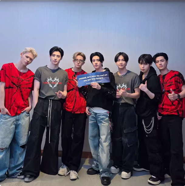 [PRE-ORDER] ENHYPEN 'Walk the Line' 2025 World Tour T-Shirt