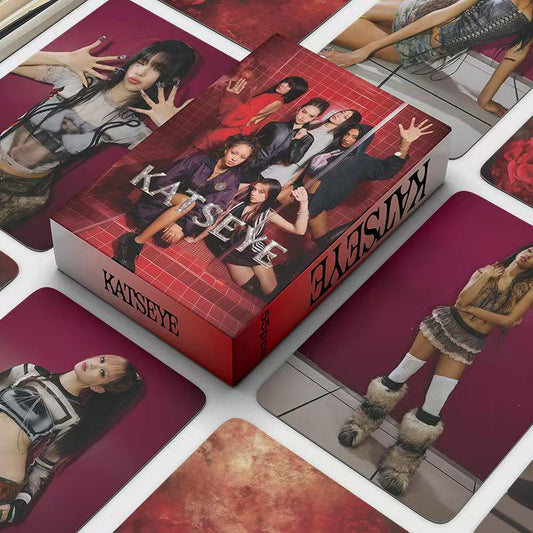 [Po Vjen/ 9 Tetor] KATSEYE Red Holographic lomocards (55pcs)