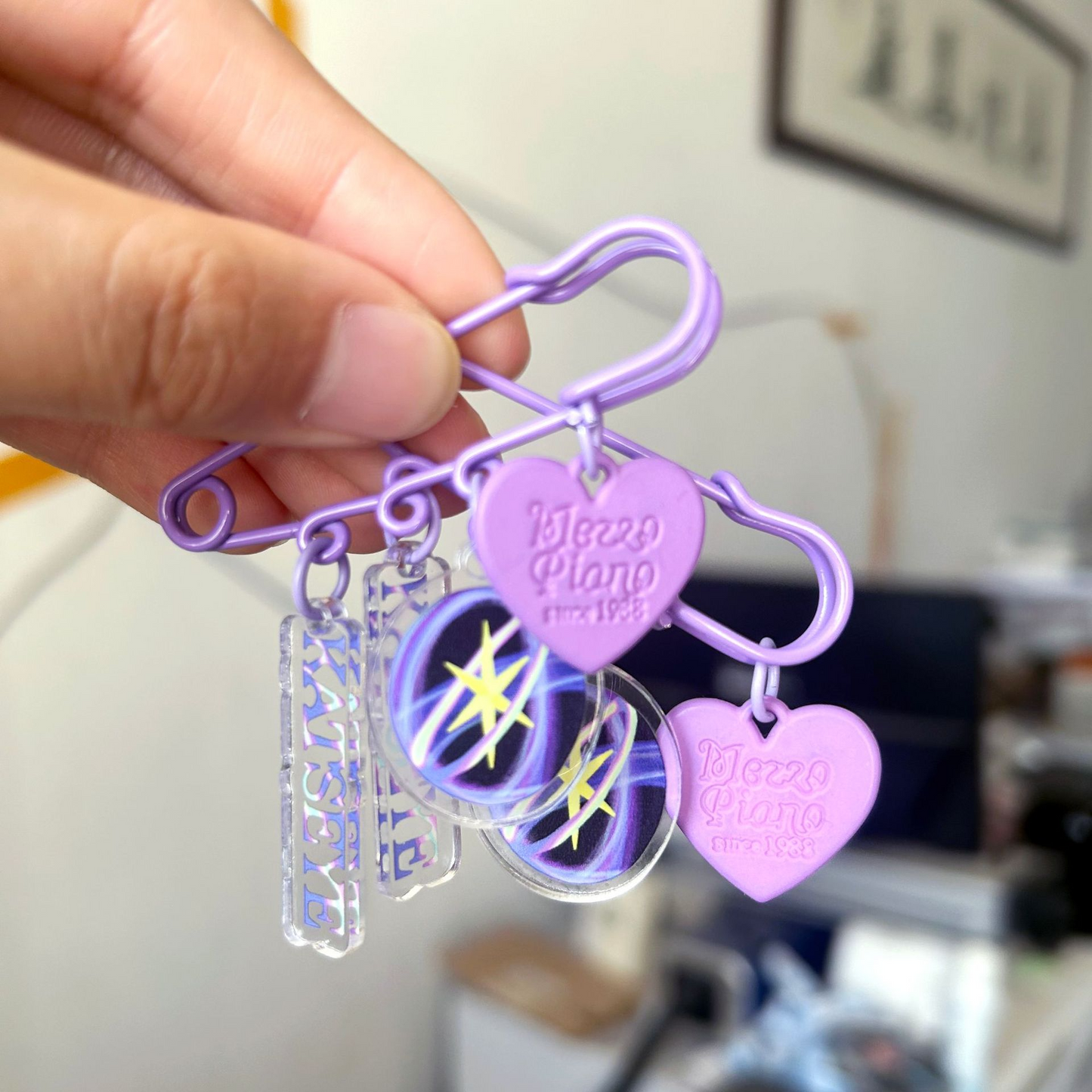 [Në Gjendje] KATSEYE Acrylic Brooch Pendant Pin