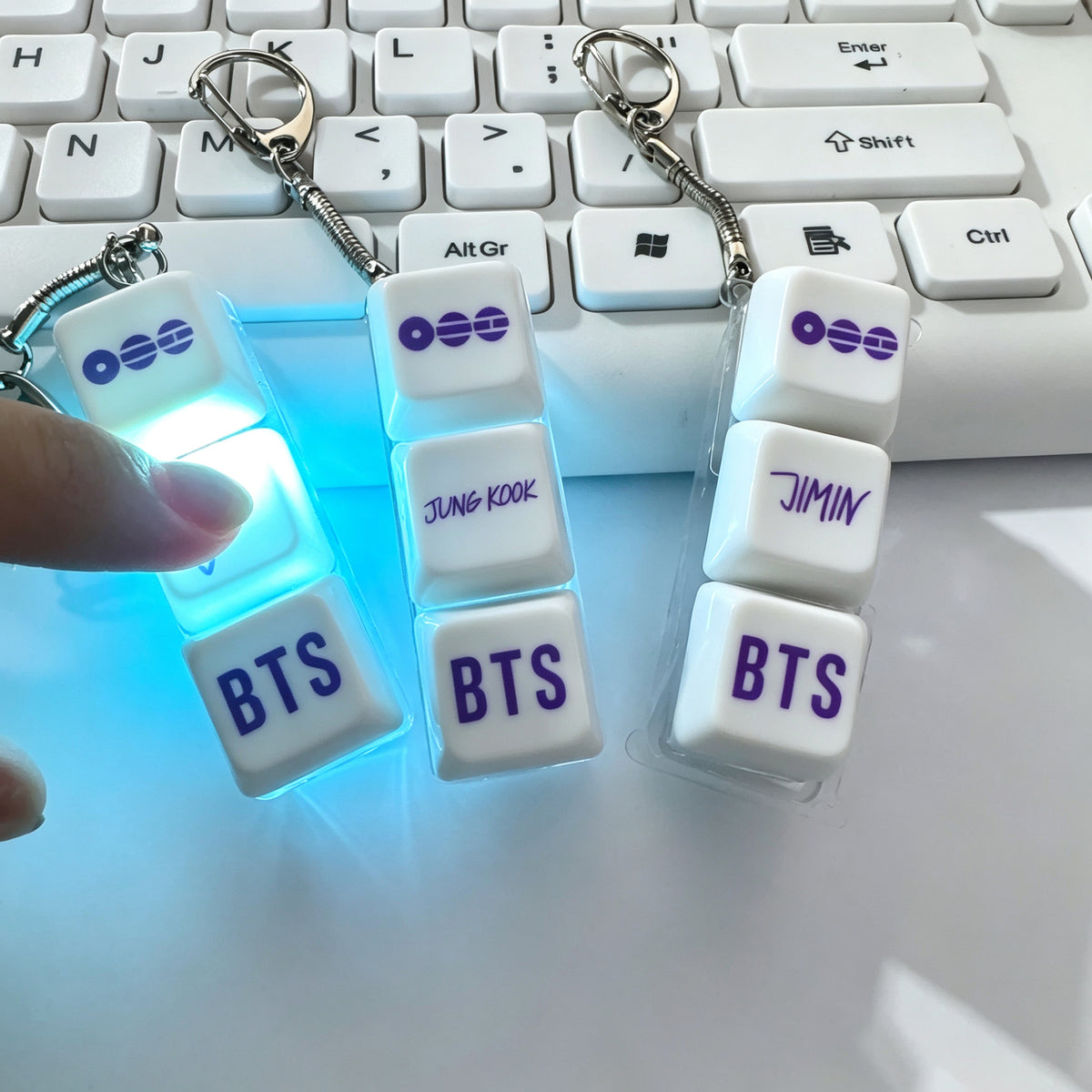 [Në Gjendje] BTS Light-Up Button Keyring