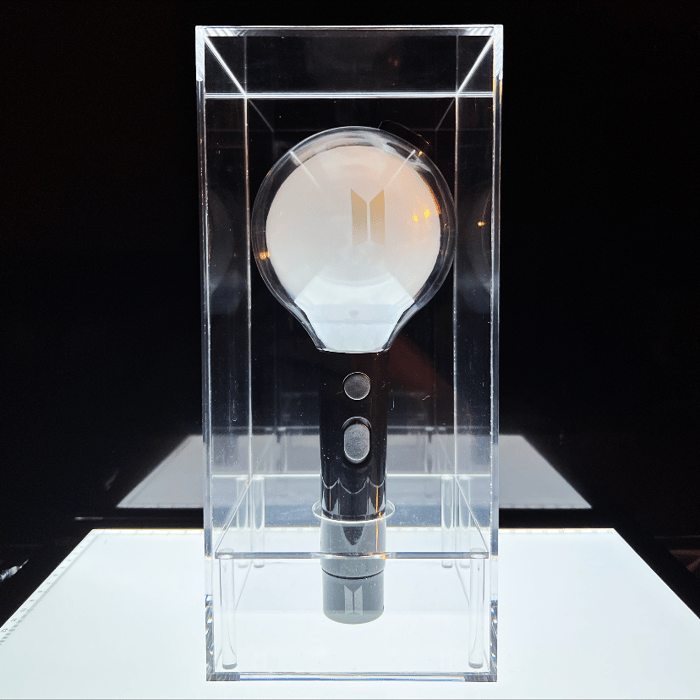 [PRE-ORDER] Transparent Acrylic Display Box for Lightsticks
