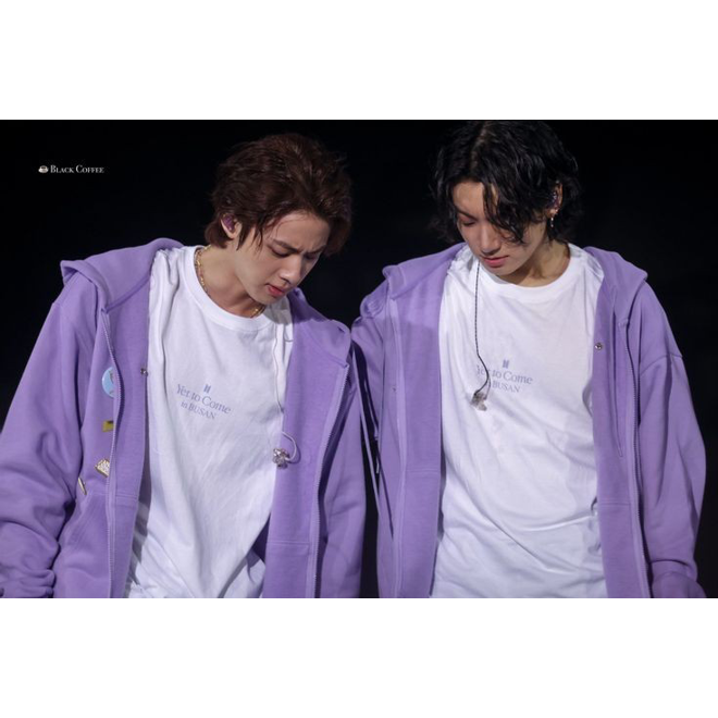 [PRE-ORDER] BTS Yet To Come in Busan Zip-Up Hoodie (Lavender)