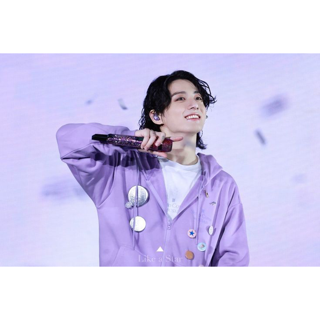 [PRE-ORDER] BTS Yet To Come in Busan Zip-Up Hoodie (Lavender)