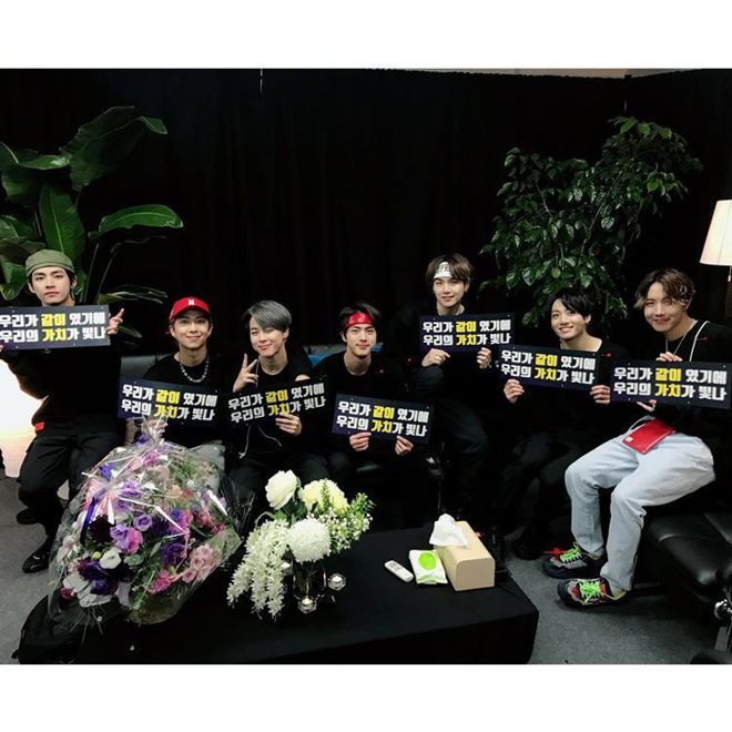 [PRE-ORDER] BTS "Love Yourself, Speak Yourself" Tour Sweatshirts