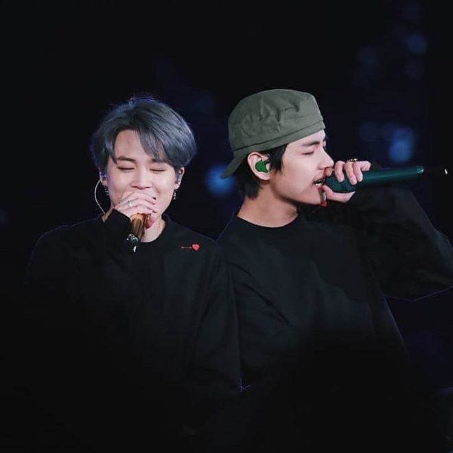[PRE-ORDER] BTS "Love Yourself, Speak Yourself" Tour Sweatshirts