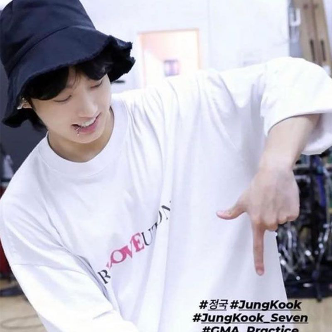 [PRE-ORDER] Jungkook's RLOVEUTION Sweatshirt