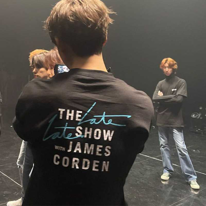[PRE-ORDER] Seventeen 'Staff' The Late Late Show T-shirts & Sweatshirts