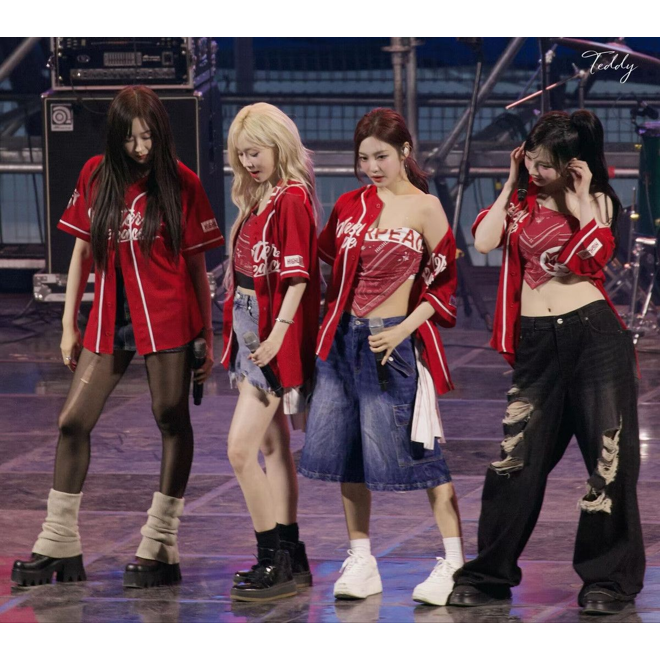 [PRE-ORDER] Aespa Red Oversize Jersey