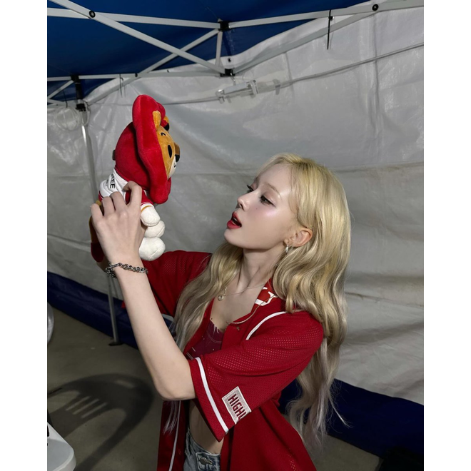 [PRE-ORDER] Aespa Red Oversize Jersey