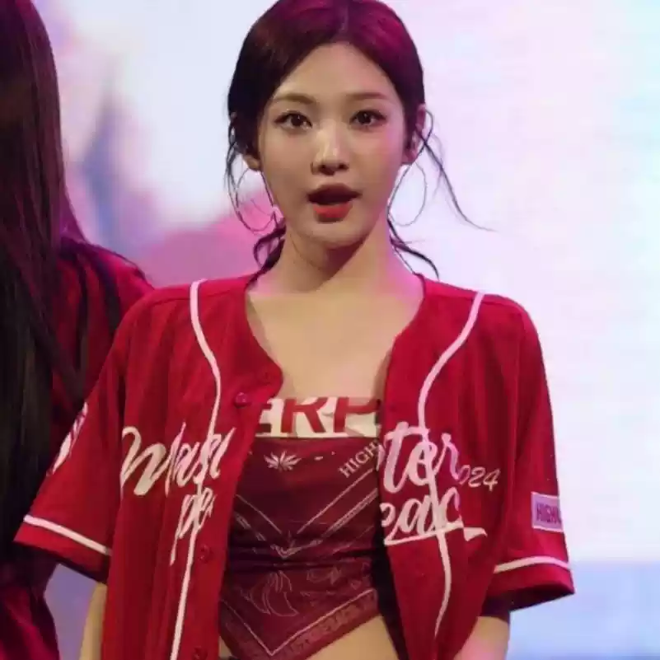 [PRE-ORDER] Aespa Red Oversize Jersey