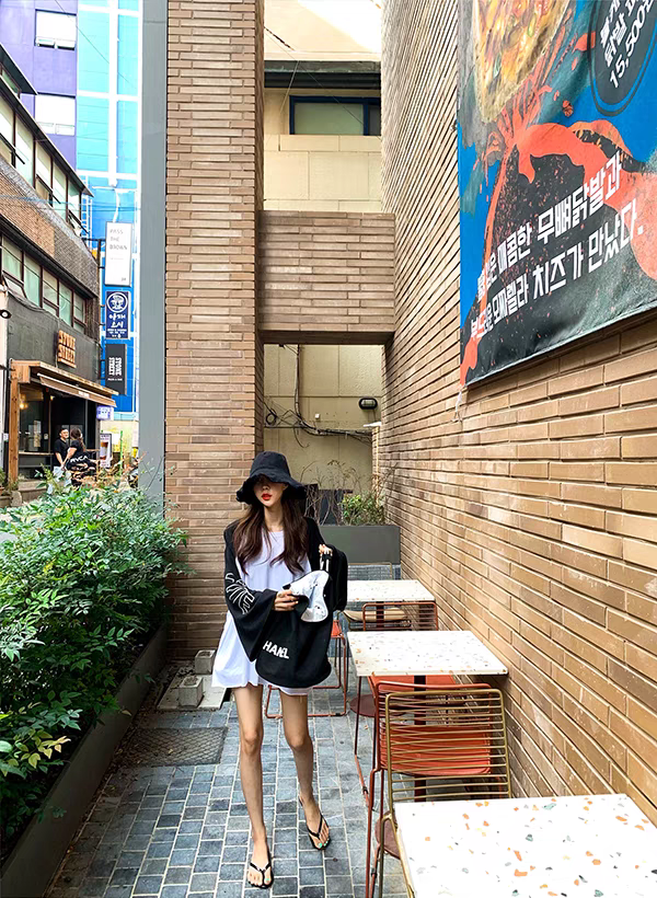 [PRE-ORDER] Korean Style Wide Sleeves Sweatshirt