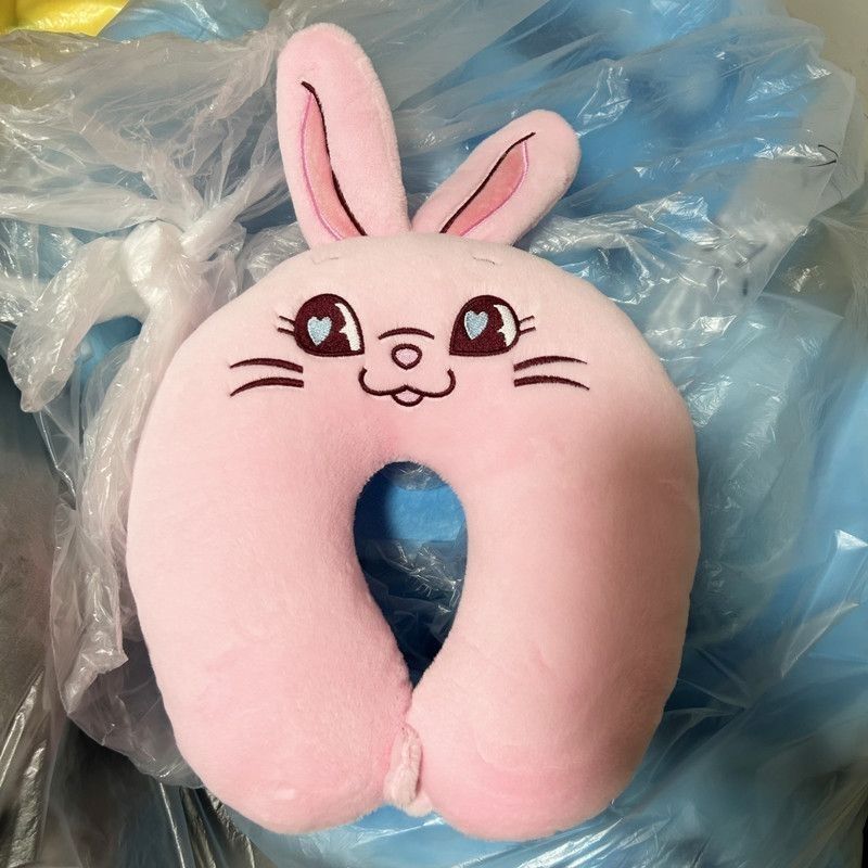 [PRE-ORDER] NEW JEANS Bunnies Travel Neck Pillow