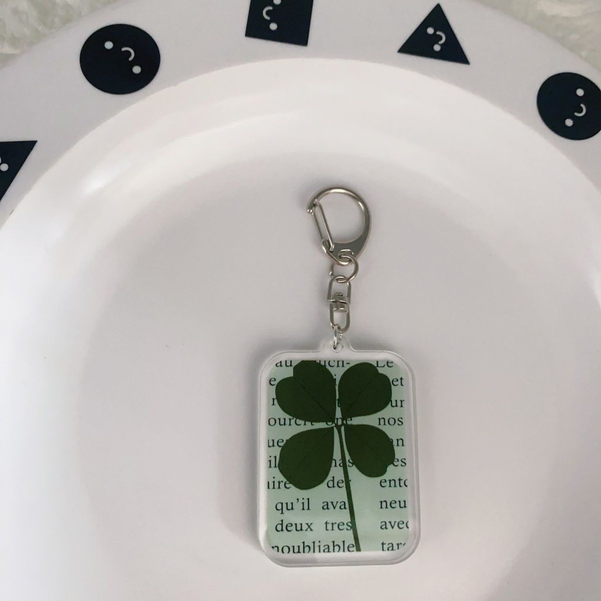 [PRE-ORDER] K-Drama 'Queen Of Tears' – Four Leaf Clover Acrylic Keyring