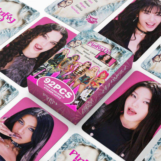 [Në Gjendje] KATSEYE 'Pinky Up' lomocards (92pcs)