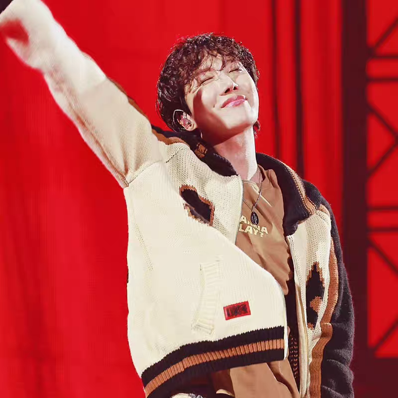 [PRE-ORDER] J-HOPE Hope On The Stage 'I Love J-Hope' T-shirt