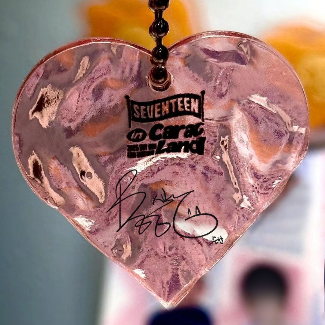 [PRE-ORDER] SEVENTEEN Acrylic Heart Keychain