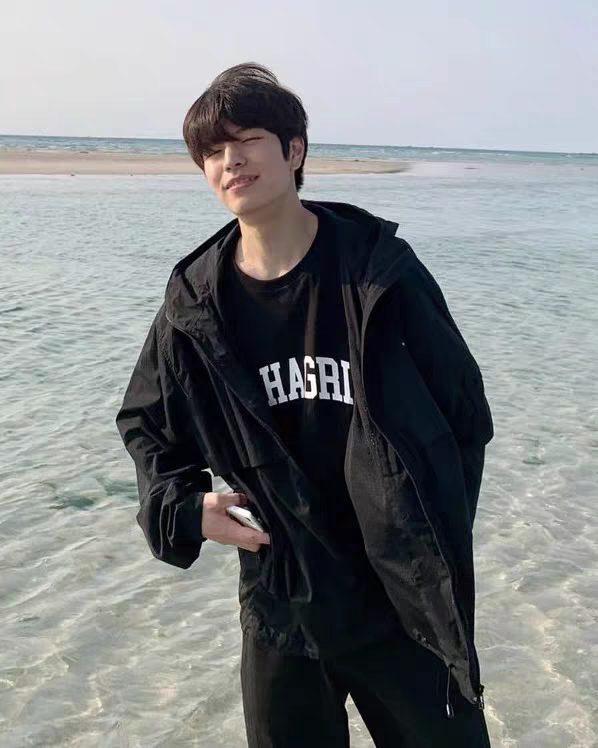 [PRE-ORDER] BRAND: STRAY KIDS – Same Style Mahagrid T-Shirt