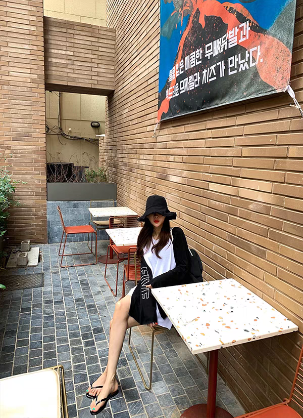 [PRE-ORDER] Korean Style Wide Sleeves Sweatshirt