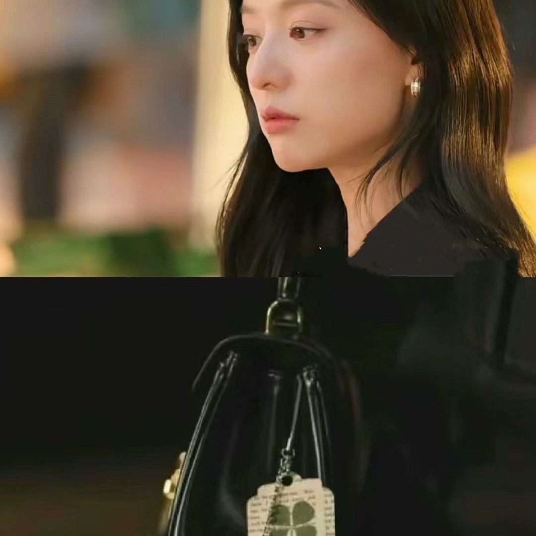 [PRE-ORDER] K-Drama 'Queen Of Tears' – Four Leaf Clover Acrylic Keyring