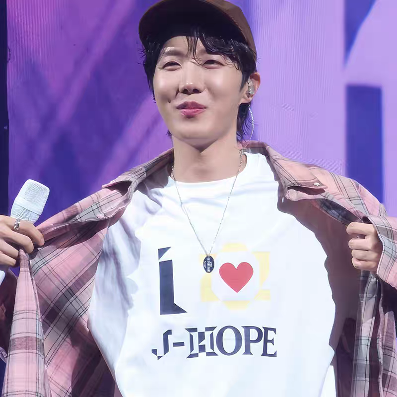 [PRE-ORDER] J-HOPE Hope On The Stage 'I Love J-Hope' T-shirt