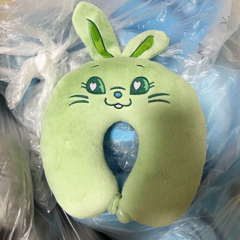 [PRE-ORDER] NEW JEANS Bunnies Travel Neck Pillow