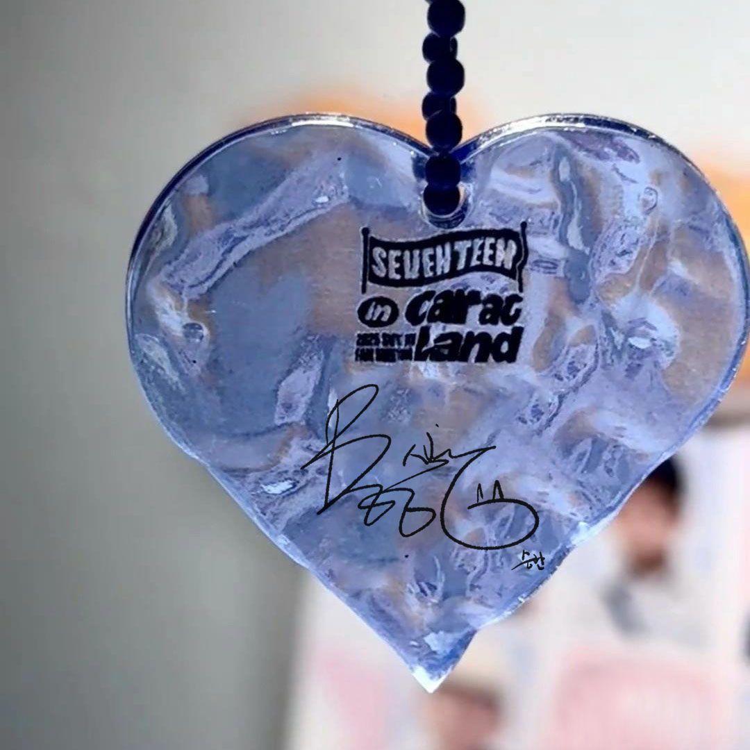[PRE-ORDER] SEVENTEEN Acrylic Heart Keychain