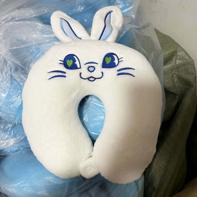 [PRE-ORDER] NEW JEANS Bunnies Travel Neck Pillow