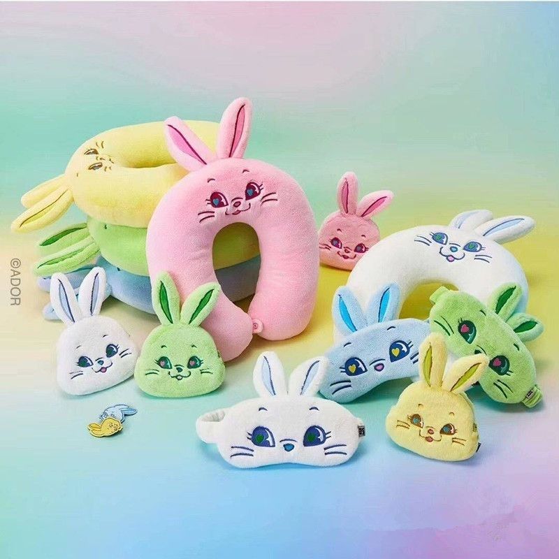 [PRE-ORDER] NEW JEANS Bunnies Travel Neck Pillow
