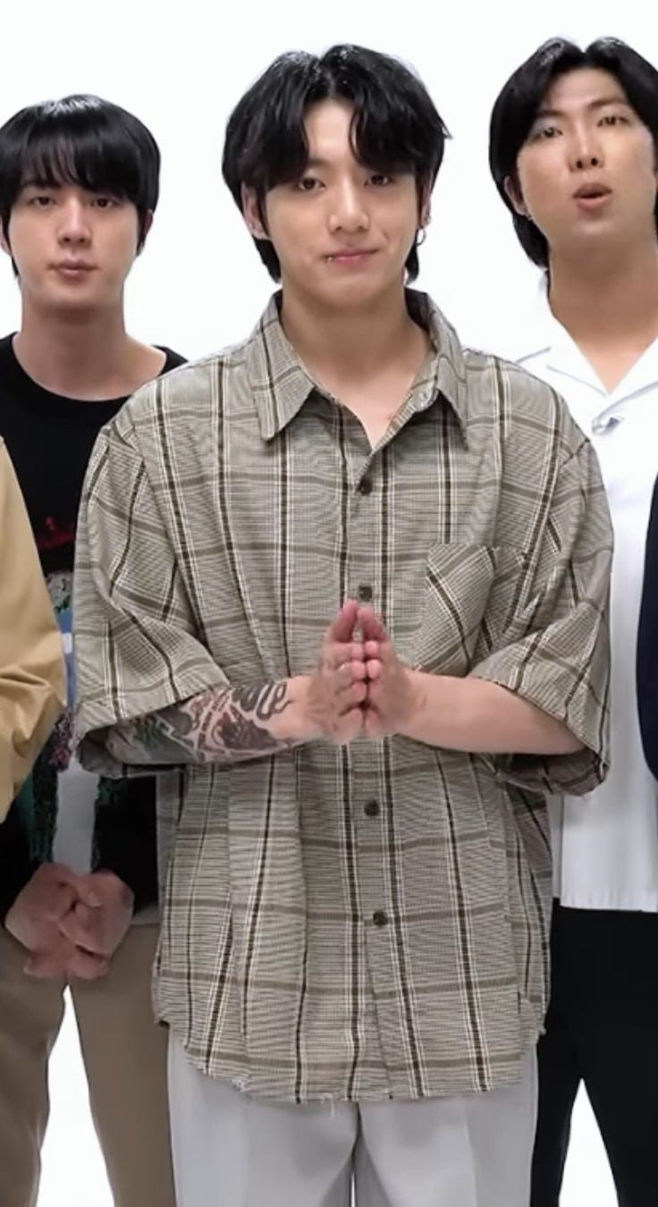 [PRE-ORDER] BRAND: BTS Jungkook Style – Plaid Lapel Cardigan Shirt
