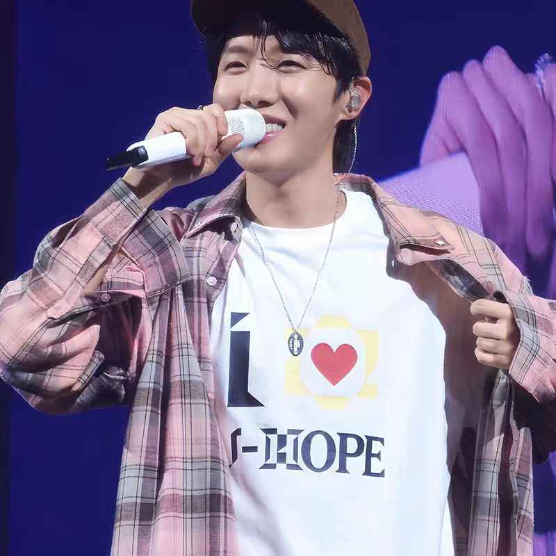 [PRE-ORDER] J-HOPE Hope On The Stage 'I Love J-Hope' T-shirt